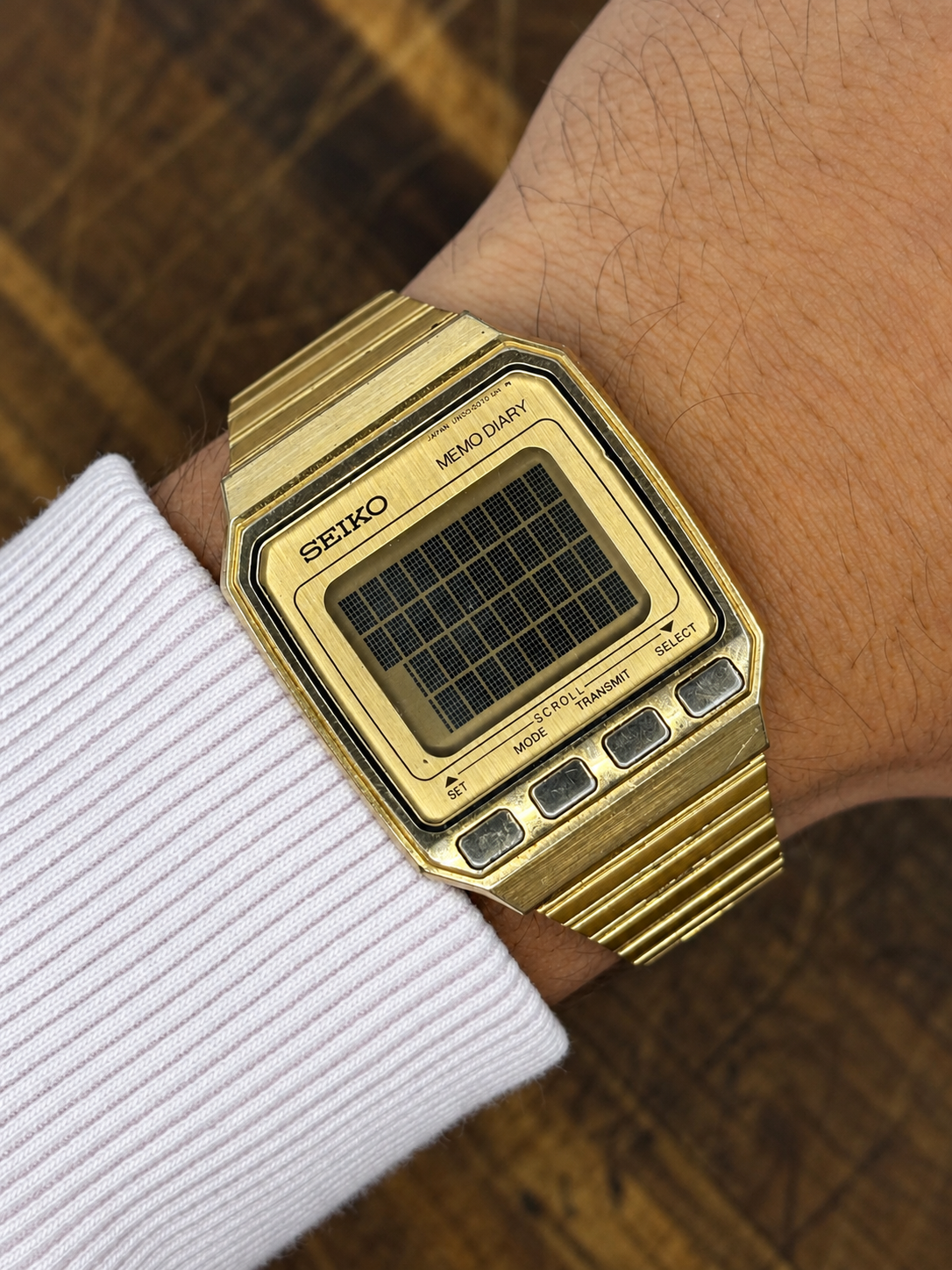 Vintage Seiko Memo Diary Digital Watch – Gold-Tone Case – Integrated Bracelet – Retro LCD