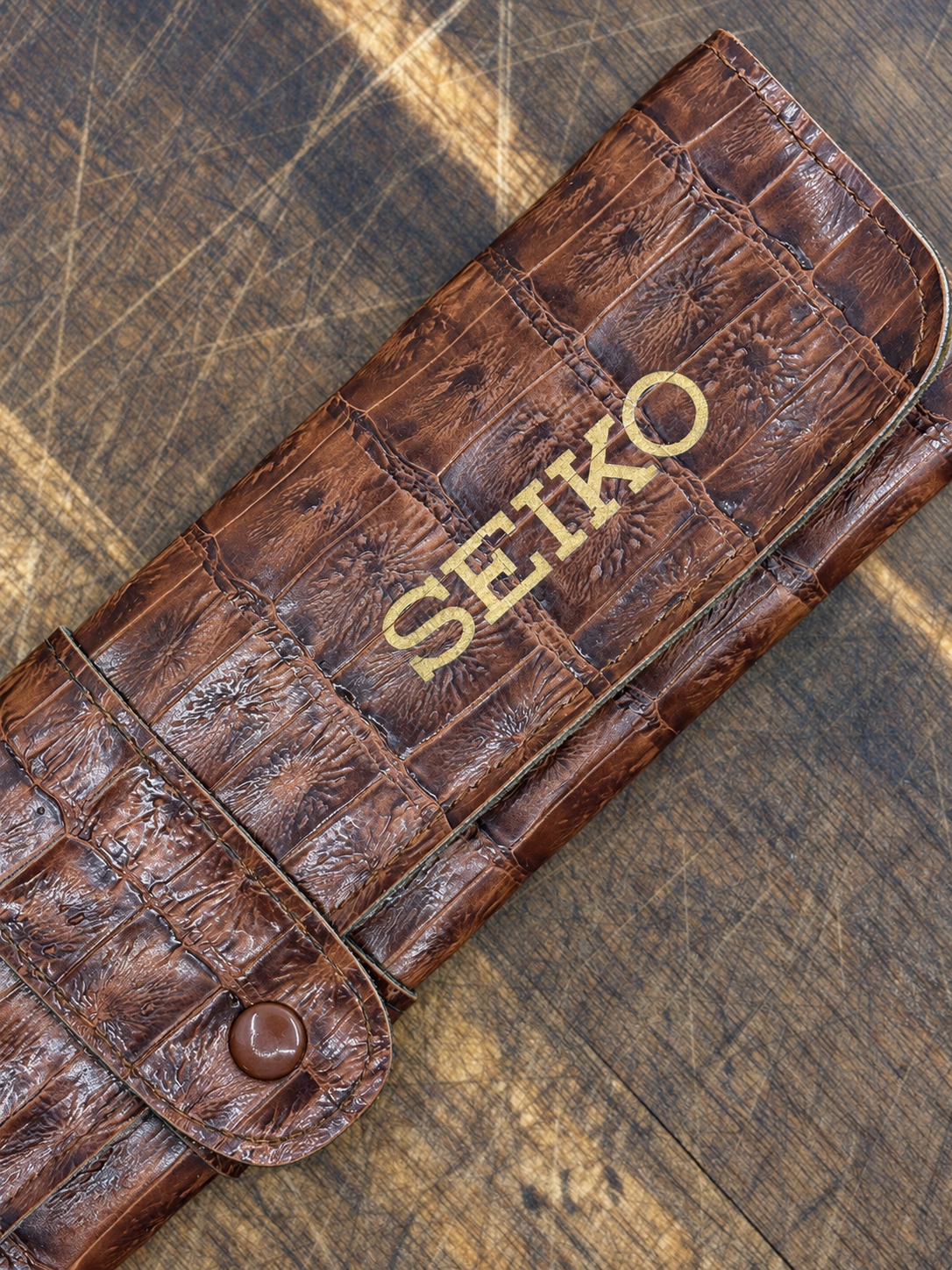 Vintage Seiko Quartz Gold-Tone Round Dress Watch – Champagne Dial – Black Crocodile-Pattern Leather Strap