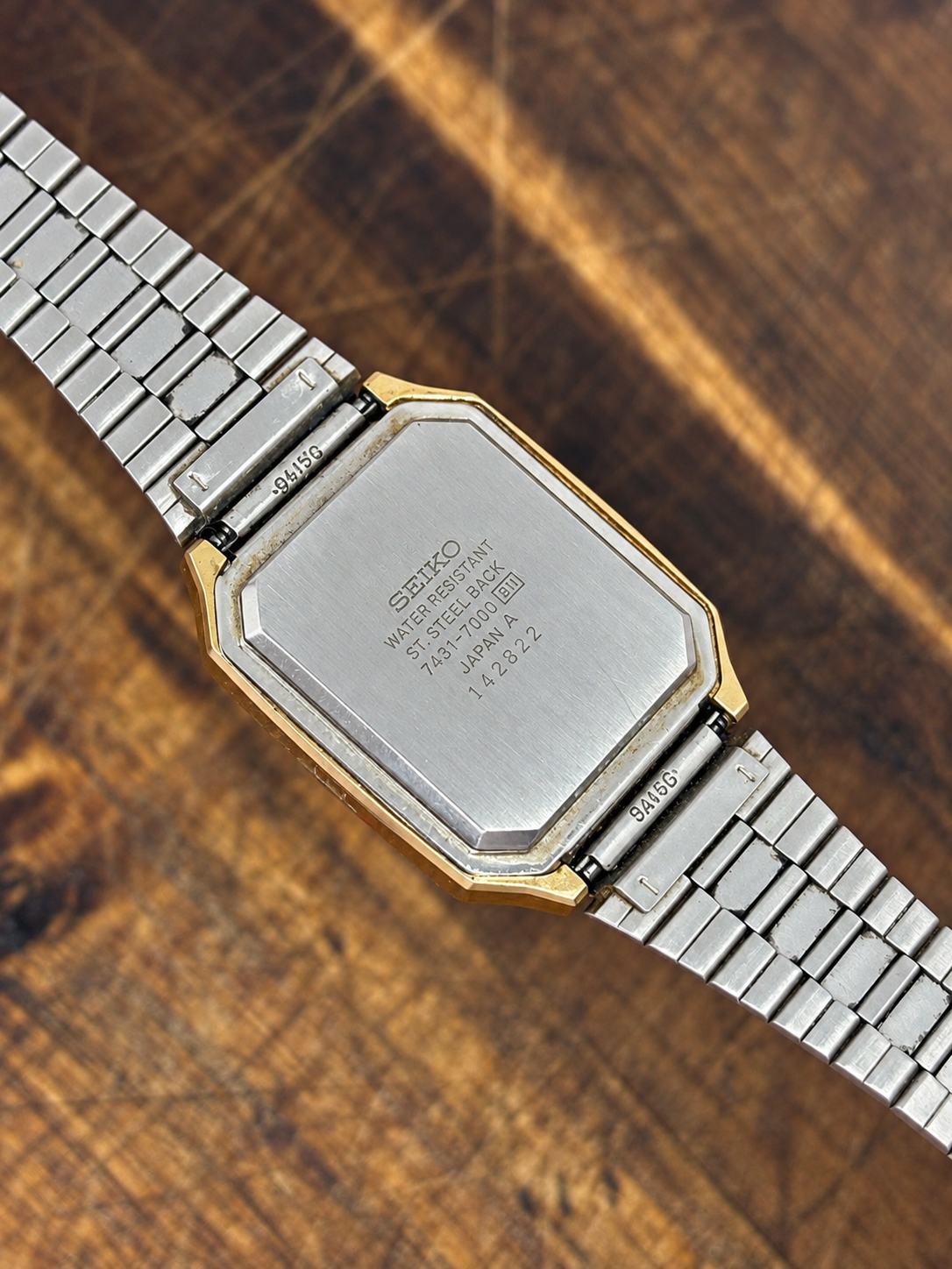 Vintage Seiko Memo Diary Digital Watch – Gold-Tone Case – Integrated Bracelet – Retro LCD