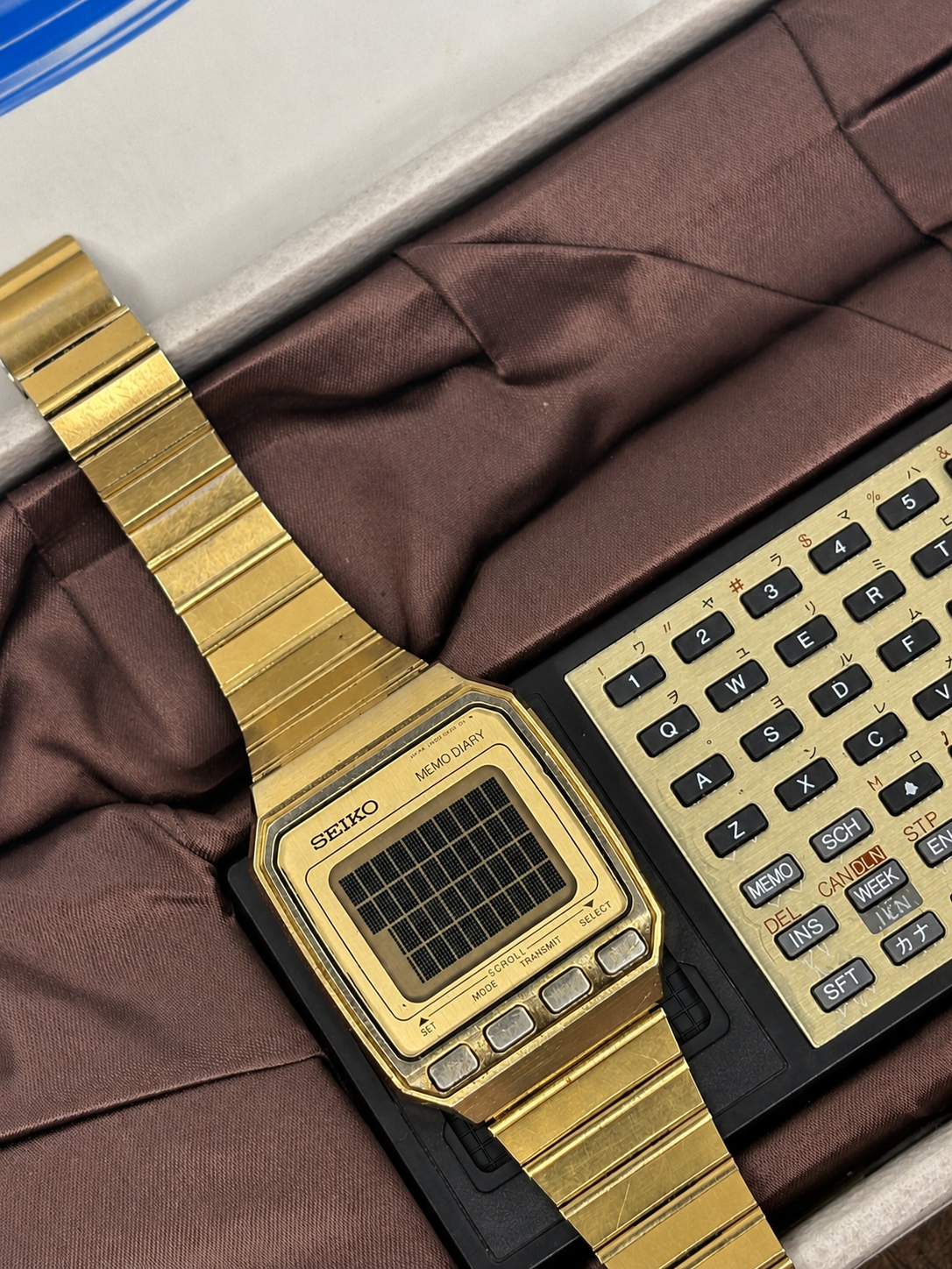Vintage Seiko Memo Diary Digital Watch – Gold-Tone Case – Integrated Bracelet – Retro LCD