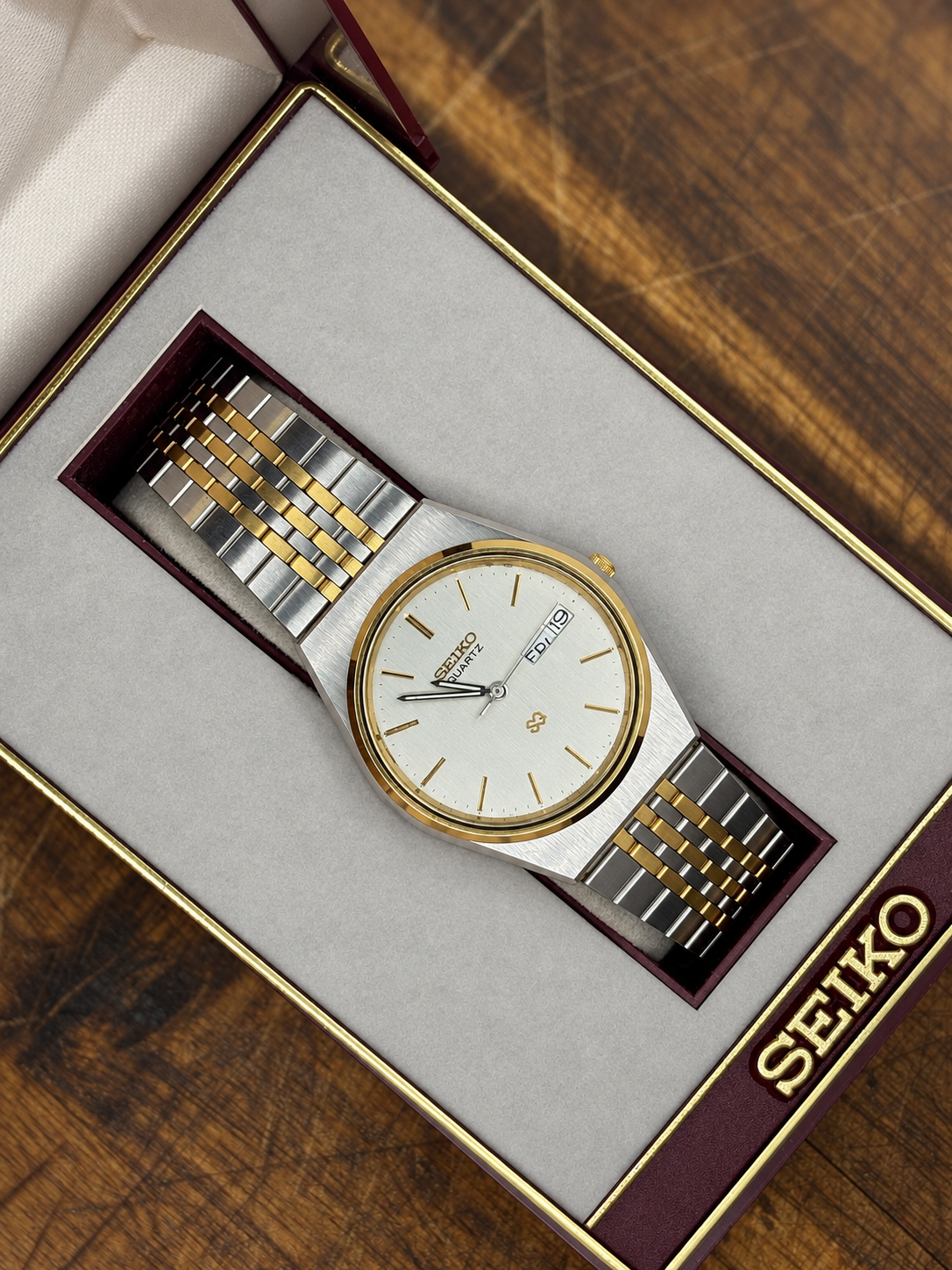 Vintage Seiko Quartz SQ Watch – Two-Tone Stainless Steel & Gold-Tone Case – Silver Dial – Day-Date Display