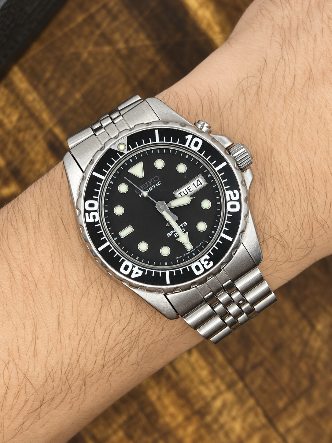 Vintage Seiko Kinetic Sports 200 Divers Watch – Black Dial – Day-Date